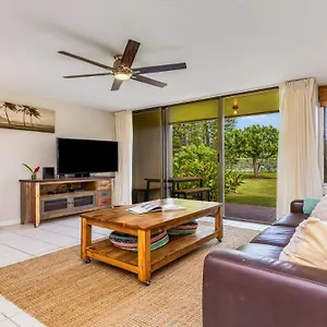Cozy North Shore Turtle Bay Apartment